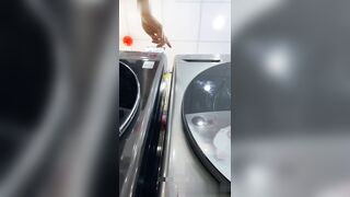 (Clip Quay Lén) Các Em Nhân Viên Trong Cửa Hàng