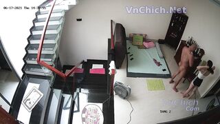 Hack Camera đúng nhà của em gái dáng ngon đang bú cu cho Cha Dượng