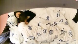Quay lén khách địt nhau thì bị phát hiện mất mẹ cái điện thoại