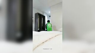Đợi chị chủ tắm lấy hàng a shipper được húp hàu 38 độ cực ngon