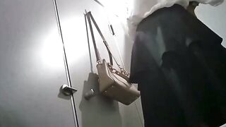 Quay lén cô giáo chủ nhiệm lớp đi đái
