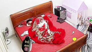 (Hack Cam) Vợ Chồng Chịch Nhau Trước Mặt Con Nhỏ