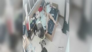 (Hack Cam) Em Gái Không Mặc Gì Nằm Bấm Điện Thoại Vừa Thủ Dâm