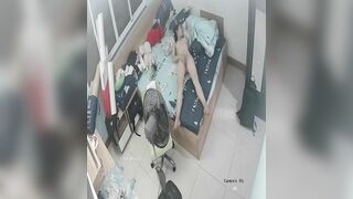 (Hack Cam) Em Gái Không Mặc Gì Nằm Bấm Điện Thoại Vừa Thủ Dâm