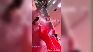 Vkl Thue nguyên bể bơi *** tắm xong địt nhau tập thể luôn