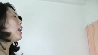 Em gái Nhật Bản cân 2 anh Tây chim to cực nứng