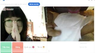 Ometv sục cu chat sex với gái dâm 4 mắt hỏi em có móc lồn chưa