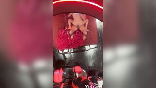 Bé sugar baby sinh viên chân dài đang nằm xem review phim thì anh đè ra chịch