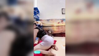 Máy bay gymer My lên live lắc đít kiểu này 30 giây ra mất
