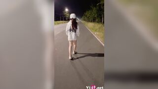 Em nghiện phô dâm cởi đồ khỏa thân chở anh đi dạo buổi tối 2
