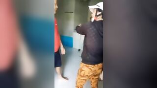 Đánh gen đi bẻ bắp ở nhà nghỉ