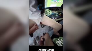 Đang chơi game mà thấy em bên cạnh ng0n quá thì phải làm sao ????????