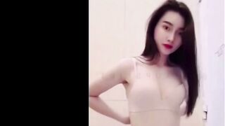 Clip Hot Em Gái Điện Máy Xanh Nước Nôi Lênh Láng