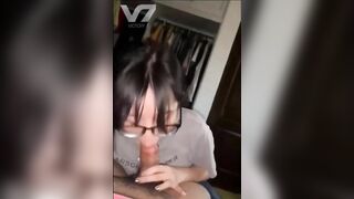 E teen kính cận Lan Nhi ka10 thủ dâm djt nhau sướng vl ra