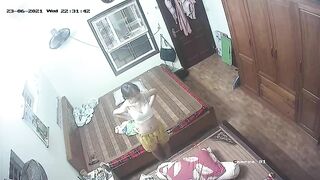 Quay lén học sinh thay đồ