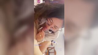 Em nhân viên văn phòng kính cận môi gợi cảm thích quay mặt lúc làm tình - Sex Việt
