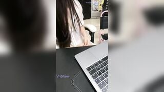 MMlive sanzai2 nứng lồn mà không muốn ra khỏi nhà liền rủ anh hàng xóm cặc bự qua liv
