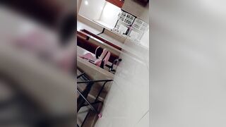 Mẹ Vợ  Thích Mang Đồ Ngủ Thả rong Ngực
