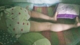 Video quay lén con chị ngủ