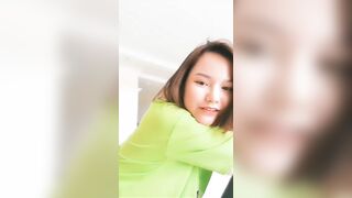 Em gái kh sợ cứ việc khoe hàng