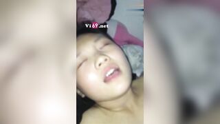 Vừa bóp vú vừa đụ con bạn thân vừa tròn 18 tuổi sướng vl ra