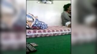 Bố chồng hấp diêm đữa con dâu nứng lồn khi chồng vắng nhà