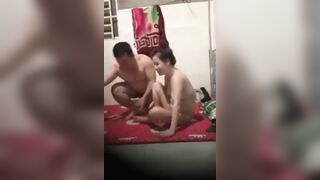 Quen lén gã hàng xóm biến thái mỗi hôm gạ 1 em về phòng để hú hÍ
