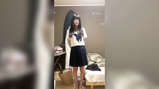 Em học sinh Nhật Bản thủ dâm vay tiền