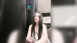 Hà My Trần say rượu vạch luôn lồn ra móc trên live bọn bạn ngăn k kịp