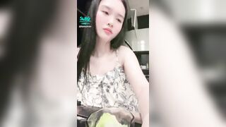 Hà My Trần say rượu vạch luôn lồn ra móc trên live bọn bạn ngăn k kịp