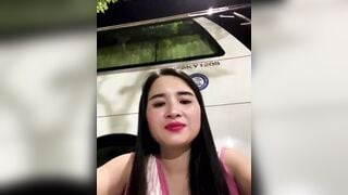 Chị máy bay đi thể dục tiện thể show hàng gạ trai