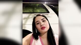 Chị máy bay đi thể dục tiện thể show hàng gạ trai