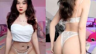 Clip Hot Bảo Trâm 2k4 Body Sang Xịn Mịn Thích Cưỡi Ngựa