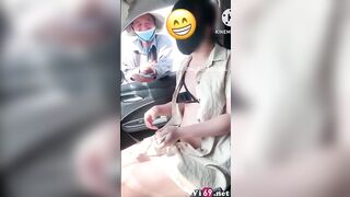 Độc lạ E mỹ hạnh bắt ông cụ sờ lồn bóp vú ms mua vé số