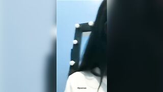 Em gái mới lớn vú bự ở nhà một mình nứng lồn quá thủ dâm cho bớt ngứa lồn