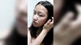 em học sinh thay đồ thủ dâm trong nhà tắm