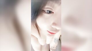 Hot Girl Livestreams Showing Off Her Big Breasts And Delicious Pussy