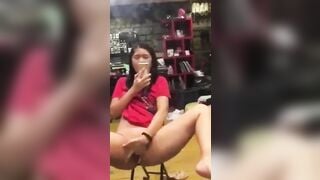 Em gái mới lớn ở nhà một mình nứng lồn quay video thủ dâm up lên mạng tìm trai địt