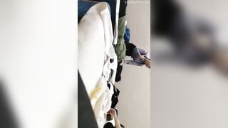 Bóp đít tốc váy e gái massage gạ djt e nó với giá 1000NDT