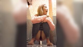 Em WC mà còn được nun hít
