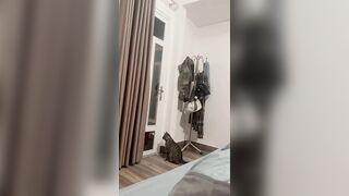 Mệt mỏi thuê cái phòng nghỉ ngơi một đêm thôi mà sao thấy áp lực qá!