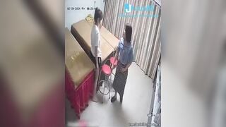 Quay lén e gái đi triệt lông lồn nhờ bác sĩ móc bướm thủ dâm vì ngứa