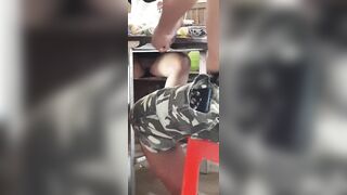 Đi ăn uống không bgio mặc quần lót
