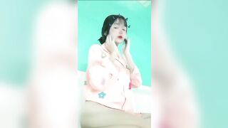 Em học sinh loli lồn non cho bạn trai xem lồn