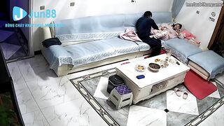 Bố check cam phát hiện con trai djt bạn thân khác giới trên sofa