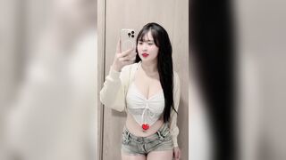 Đang chụp đít chụp vú  thì trời lại mưa