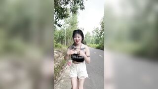 Đang chụp đít chụp vú  thì trời lại mưa