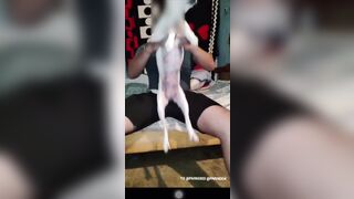 Anh trai che cửa sổ lại chịch em chó cái