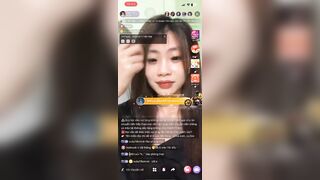 Múi mít Mai Linh Yêu Dấu Show vú lồn cho fan xem mà ngại nên chỉ 1 phút