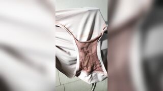 Quần lót gái xinh chảy dâm thuỷ ướt lol